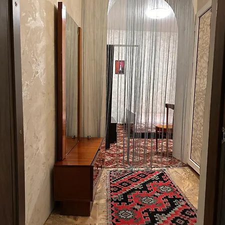 1 кімнатна біля центра міста